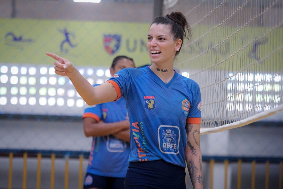 Mari Casas, central do Recife Vôlei, foi um dos destaques da campanha pernambucana na Superliga