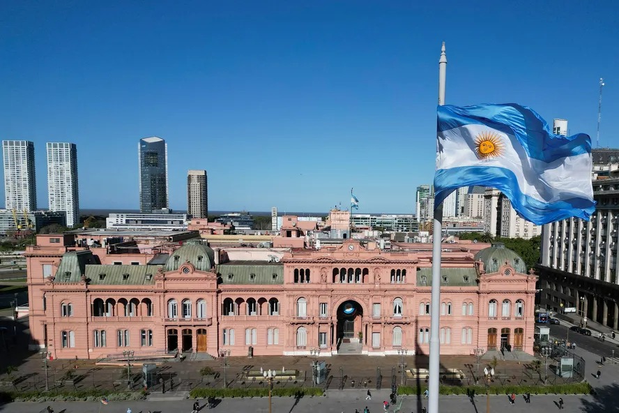 Empresas aéreas de baixa tarifa ampliam oferta de voos entre o Brasil e a Argentina  Foto: Luis ROBAYO / AFP