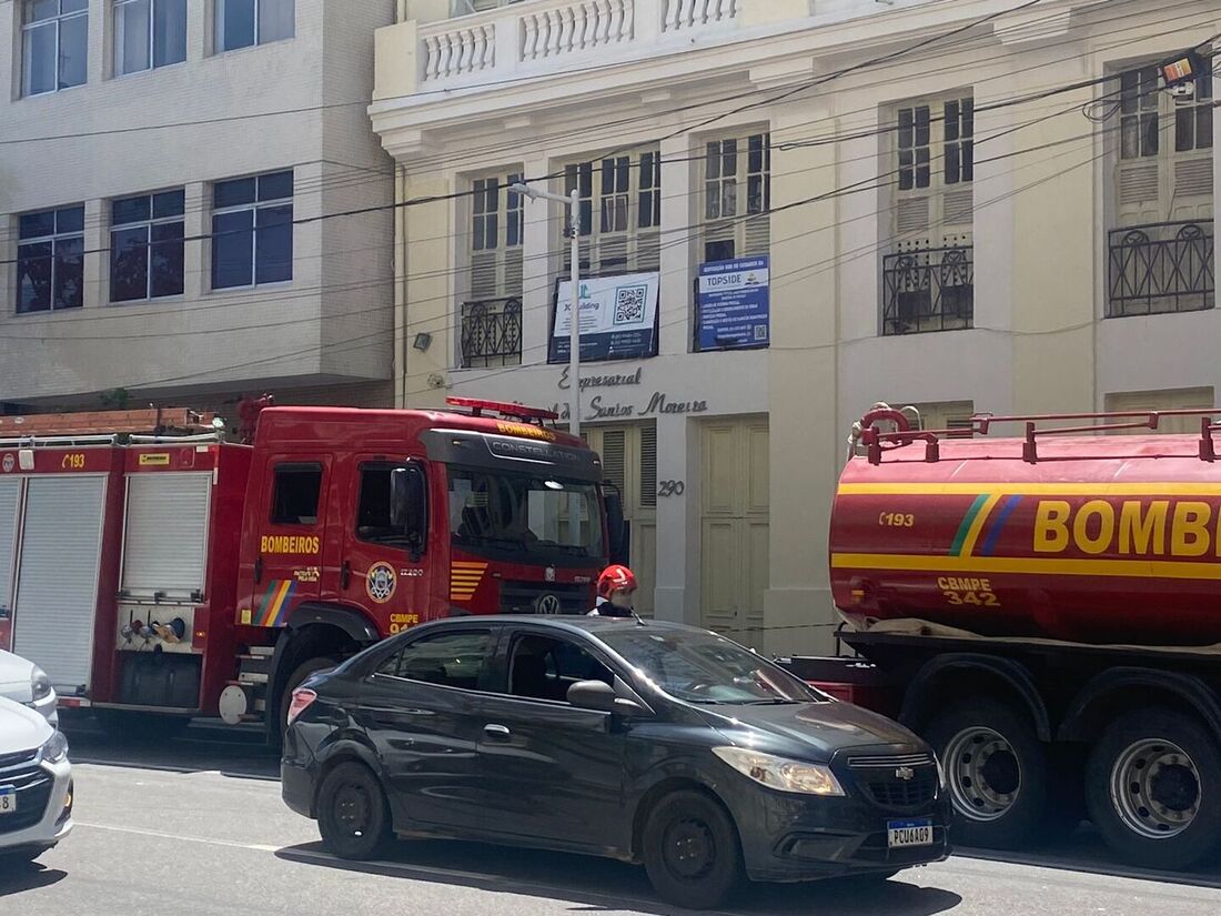 Prédio fica localizado na Avenida Marquês de Olinda, centro do Recife