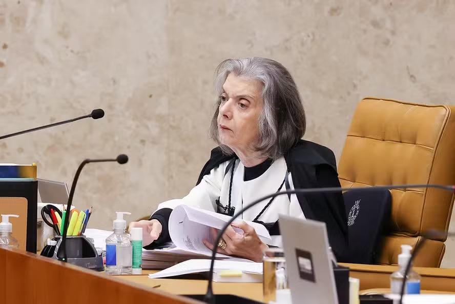 A ministra Cármen Lúcia, durante sessão do STF 