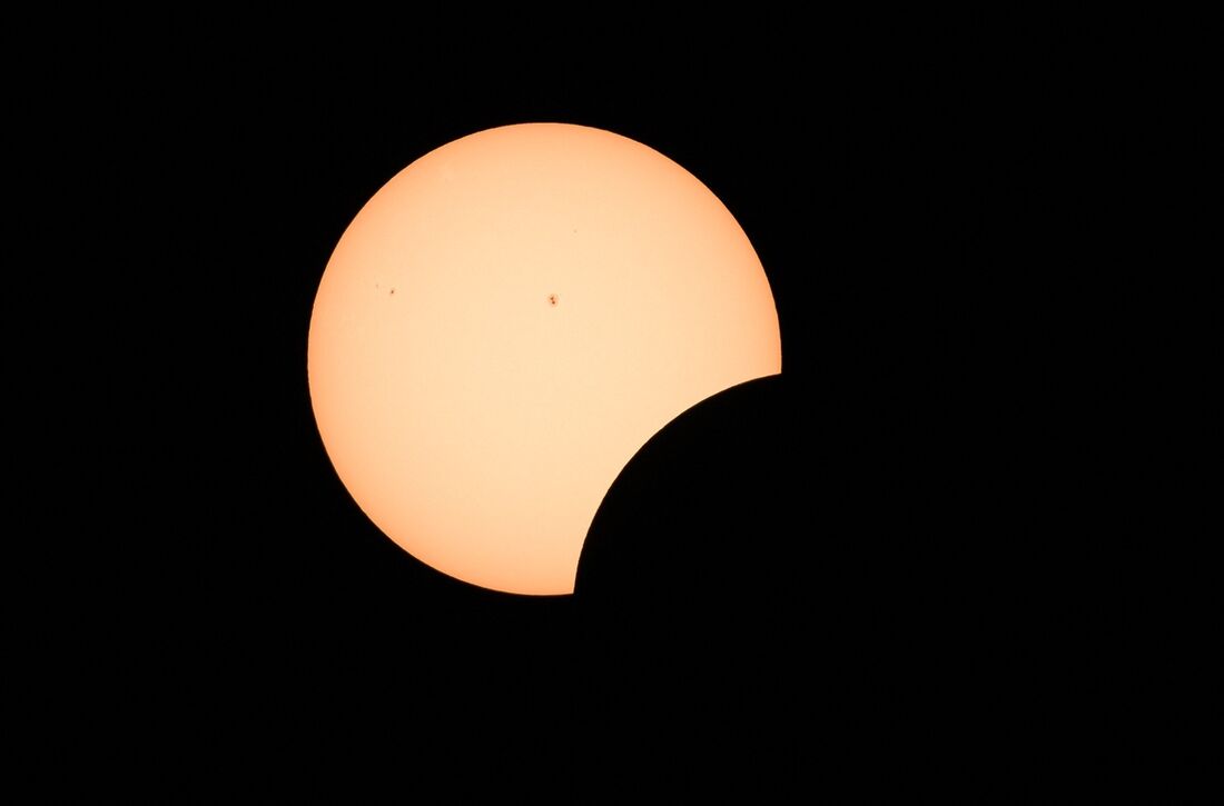 Eclipse solar na tarde desta segunda-feira (8)