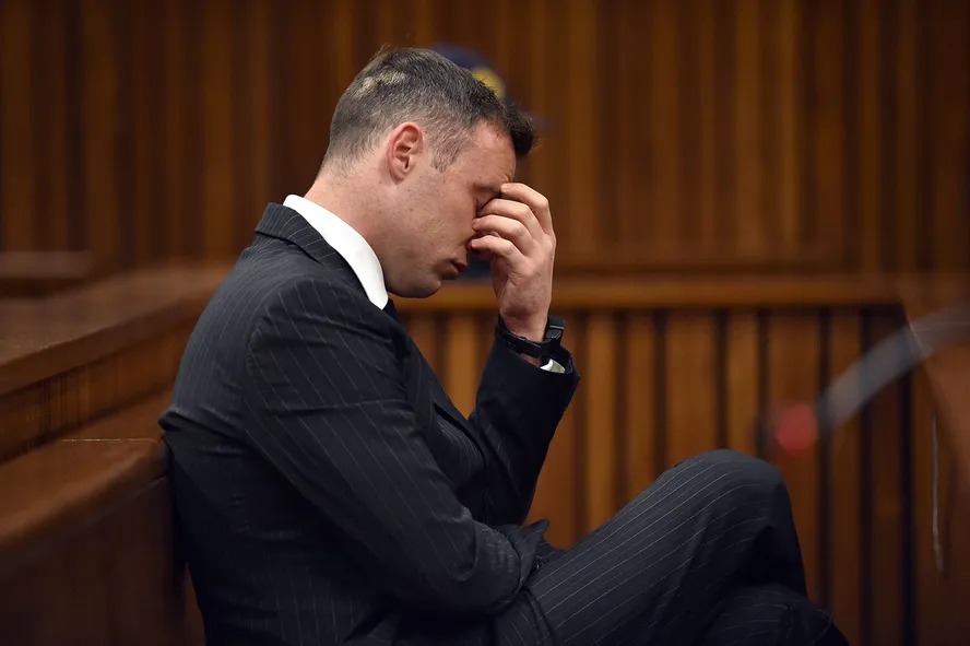 Oscar Pistorius está em liberdade condicional há três meses, depois de passar quase nove anos preso por matar a namorada 