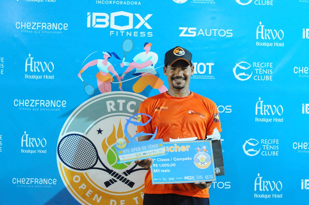 Luciano Soró, campeão da categoria 1ª Classe do Open de Tênis RTC