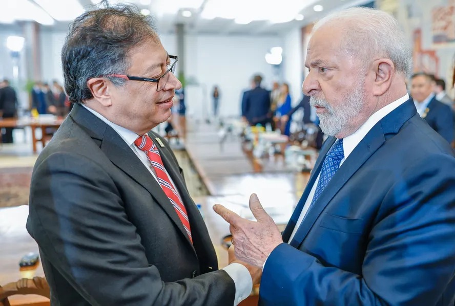 O presidente da Colômbia, Gustavo Petro, e o presidente Lula 