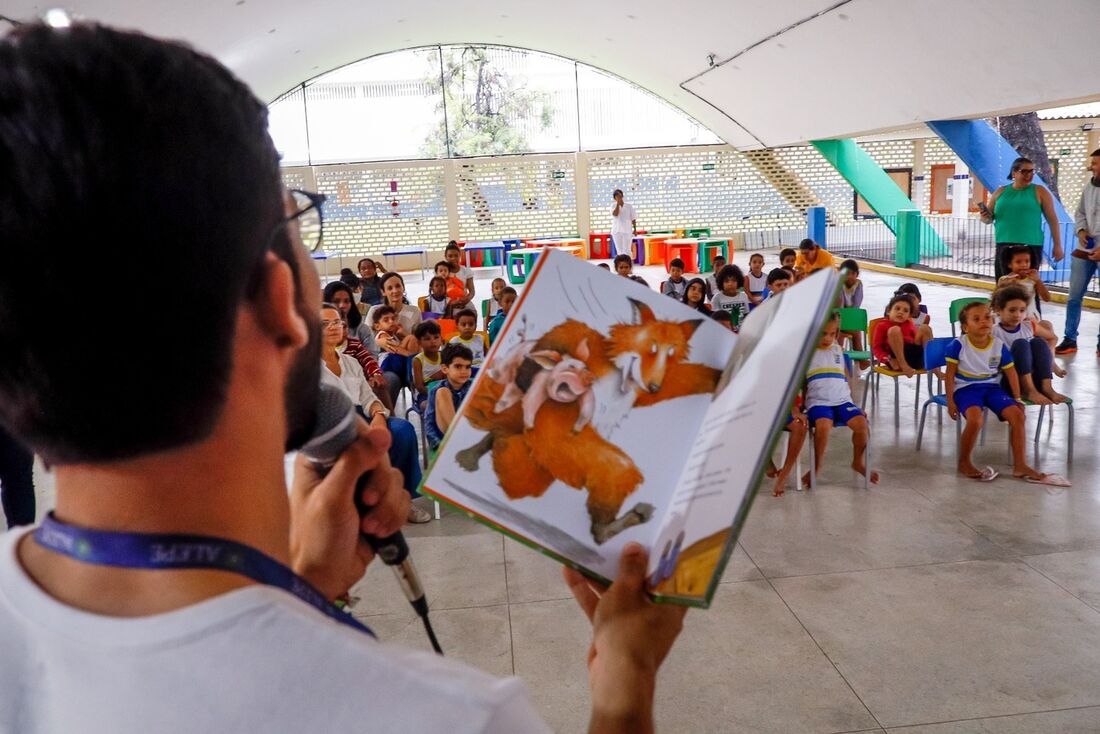 Dia Internacional do Livro é celebrado com evento para 250 crianças no Compaz Paulo Freire, no Ibura