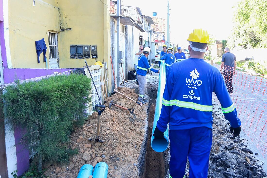 Intervenção da Compesa no bairro Torrões