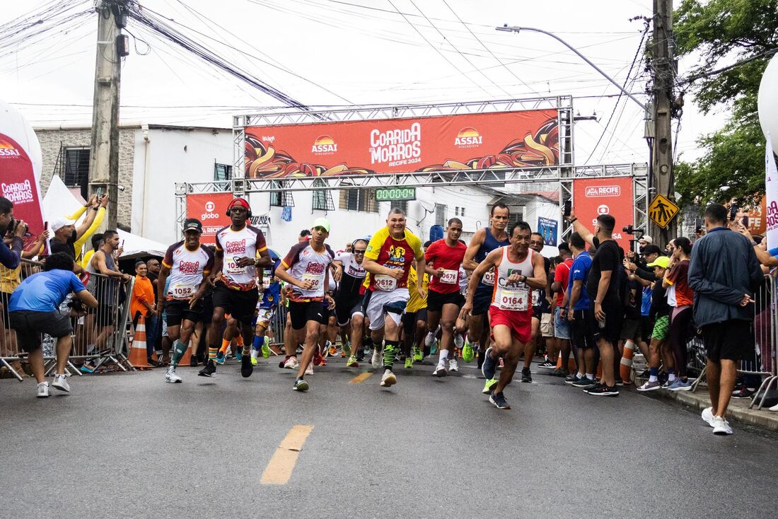 Largada da 2ª Corrida dos Morros aconteceu na Praça da Primeiras infância, na COHAB 