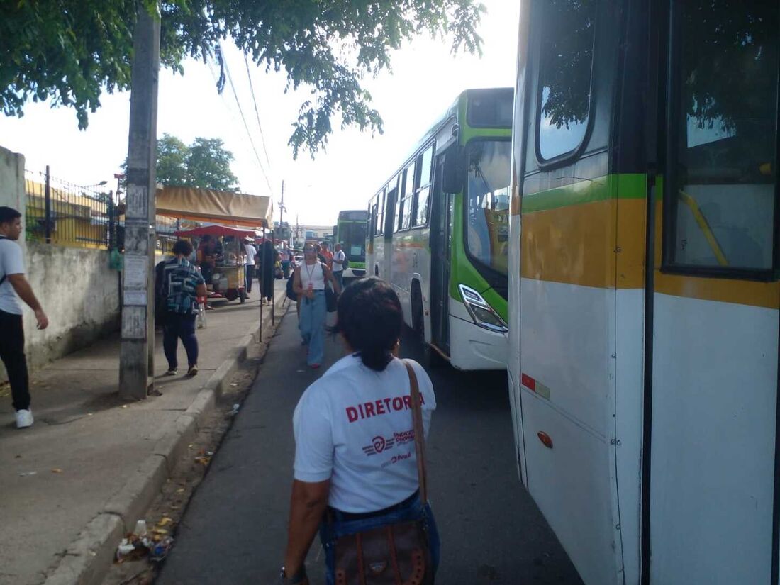 Rodoviários interditam Terminal Integrado do Xambá, em Olinda