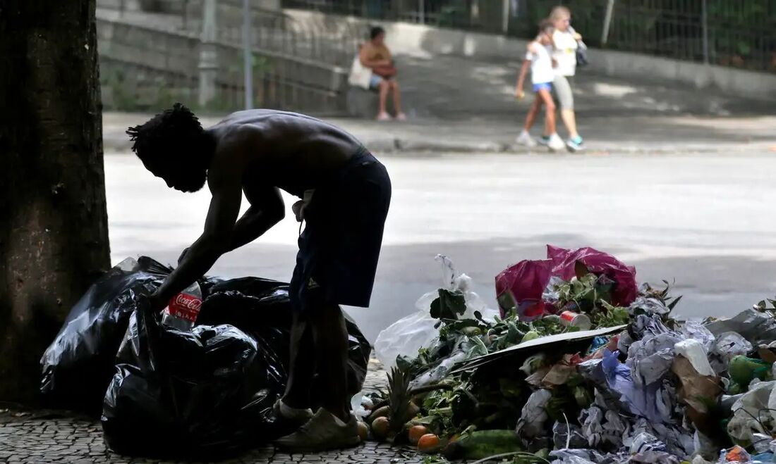 Vereadora denuncia PM por impedir doação de comida à população de rua