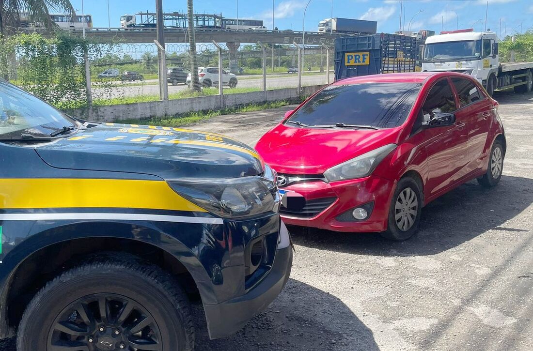 Veículo conduzido por homem foragido havia sido roubado em 9 de março deste ano