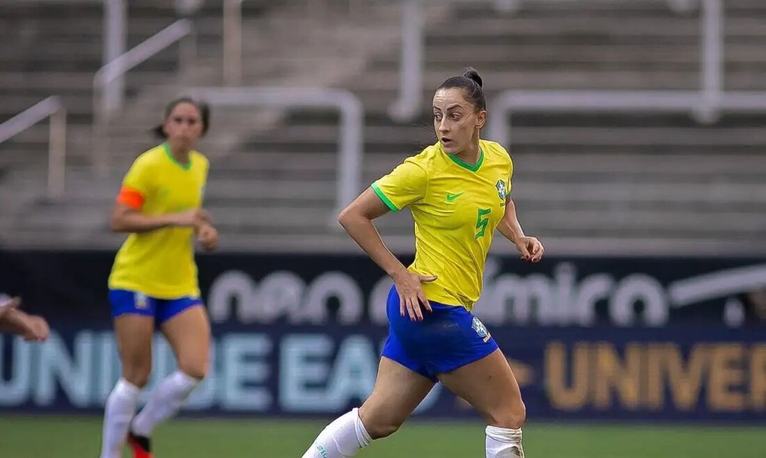 Meia da Seleção Brasileira, Luana Bertolucci