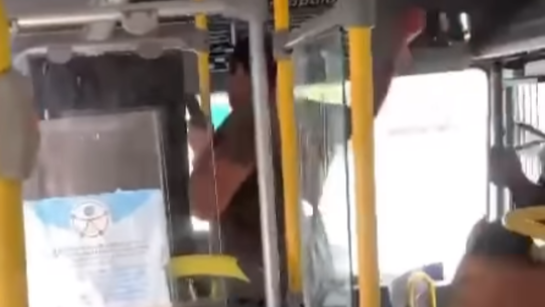 Passageiro agride motorista em ônibus no Recife e é preso em seguida