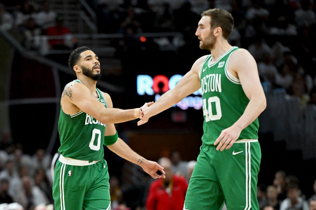 Boston Celtics vence e está a uma vitória da final