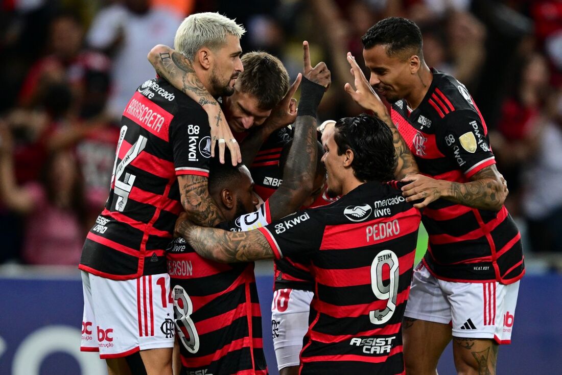 Flamengo comemora vitória diante do Bolívar