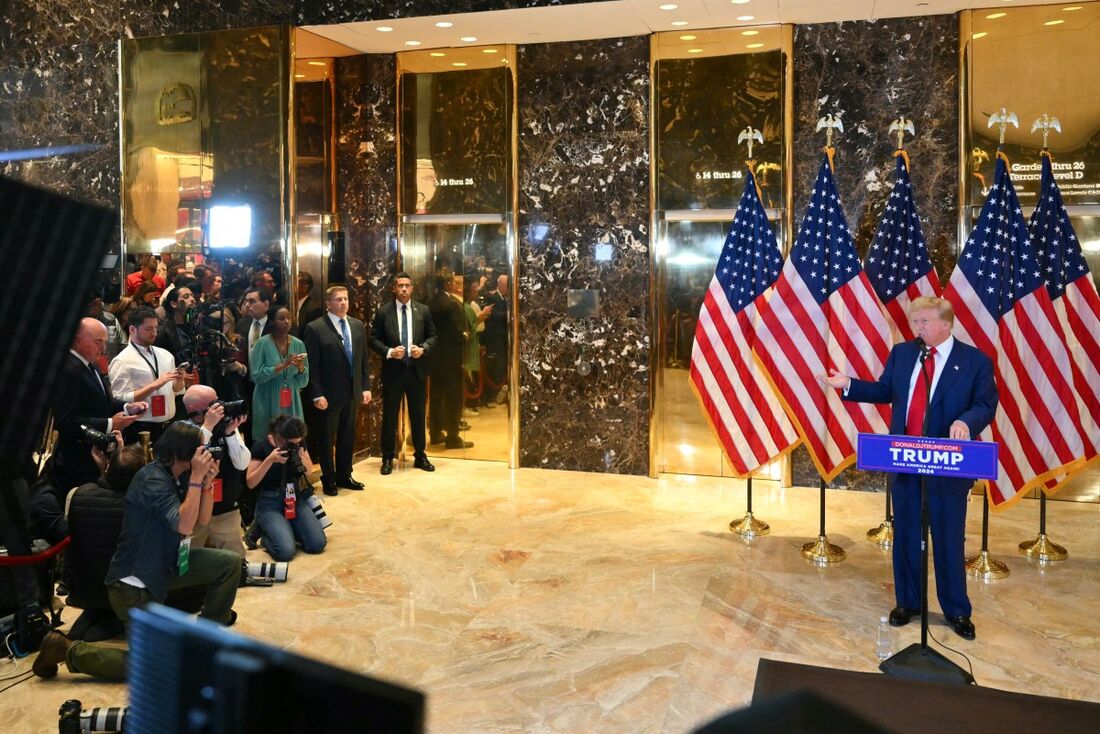 Donald Trump fala durante uma entrevista coletiva depois de ser considerado culpado por acusações de ocultação de dinheiro na Trump Tower