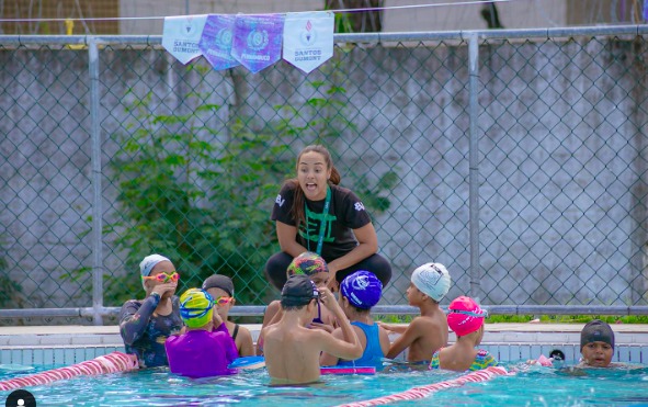 Alunos de natação do Instituto Etiene Medeiros