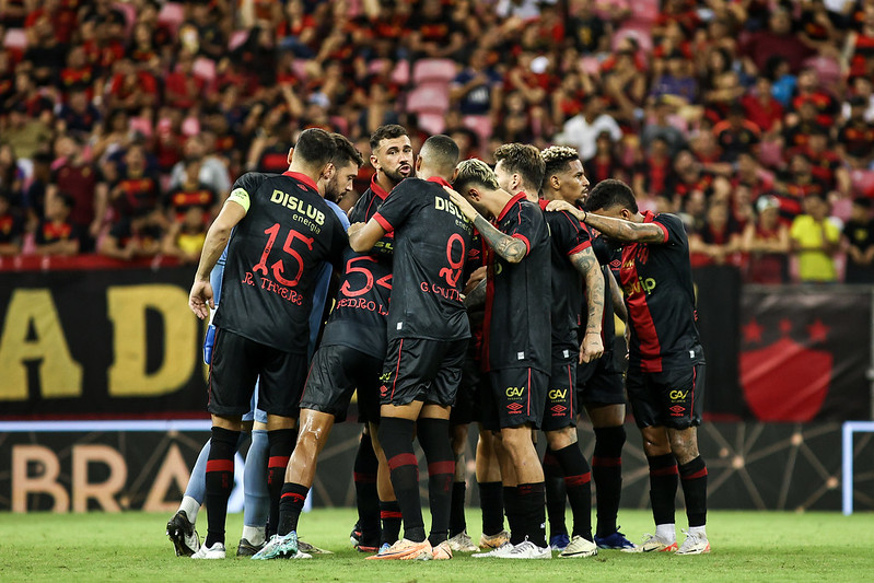 Time do Sport reunido na Arena de Pernambuco