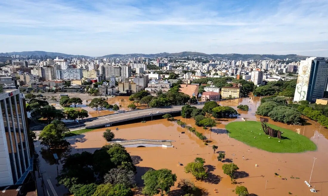 io Grande do Sul enfrenta os efeitos adversos das chuvas, como inundações, alagamentos, enxurradas, deslizamentos e desmoronamentos