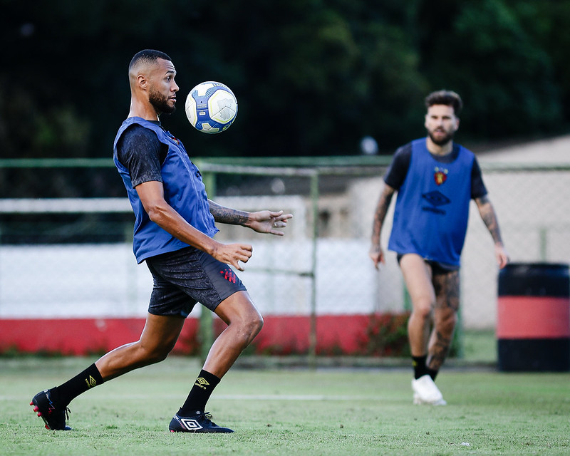 Gustavo Coutinho durante treino pelo Sport