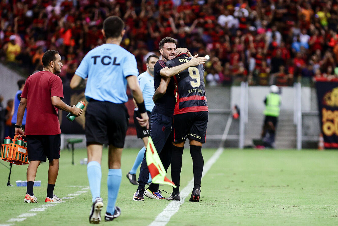 Depois da goleada diante do Brusque, Mariano Soso rasgou elogios ao grupo de jogadores rubro-negros 