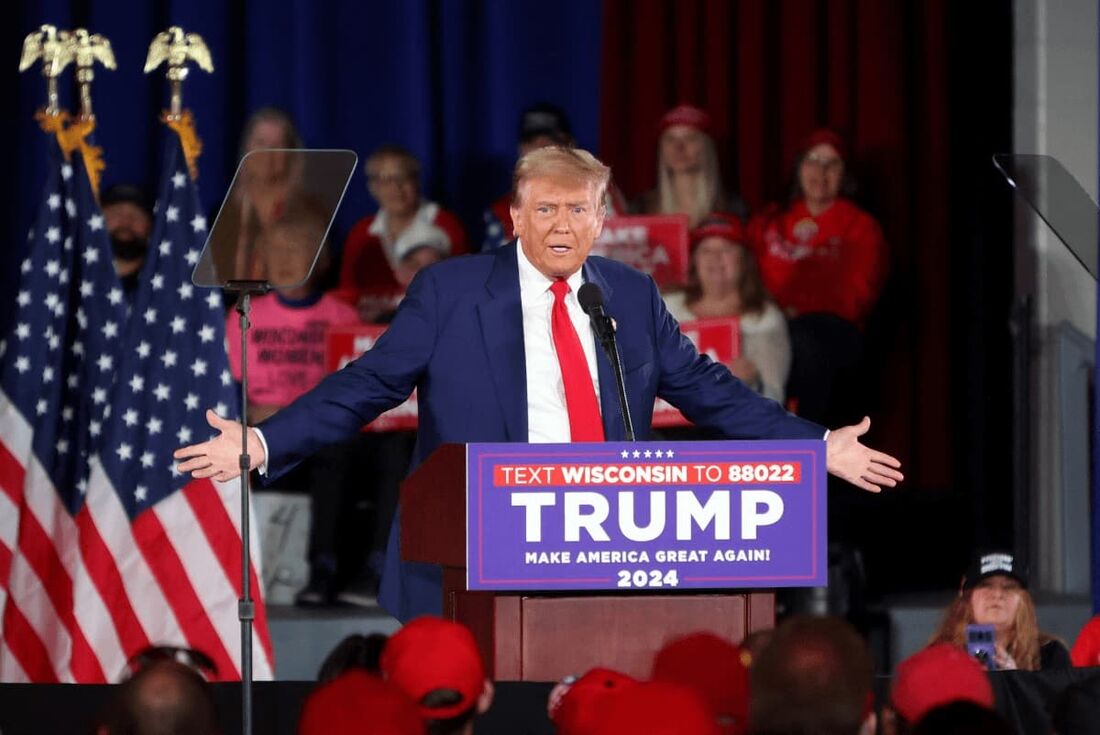 O ex-presidente dos EUA e candidato presidencial republicano Donald Trump fala em um evento de campanha em Waukesha, Wisconsin, em 1&ordm; de maio de 2024.