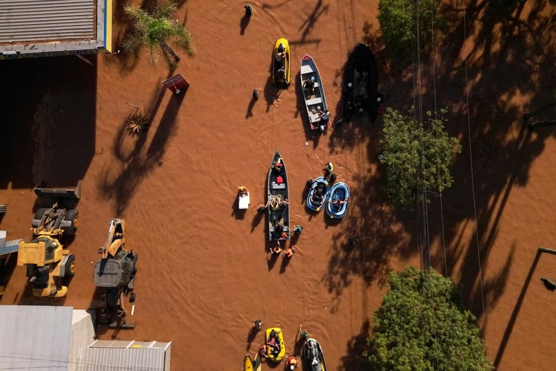 Ruas inundadas no bairro de São João, em Porto Alegre