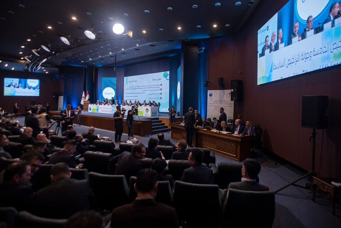 Representantes de empresas petrolíferas participam no lançamento da quinta e sexta rondas de licenciamento de 29 campos de petróleo e gás, na sede do Ministério do Petróleo