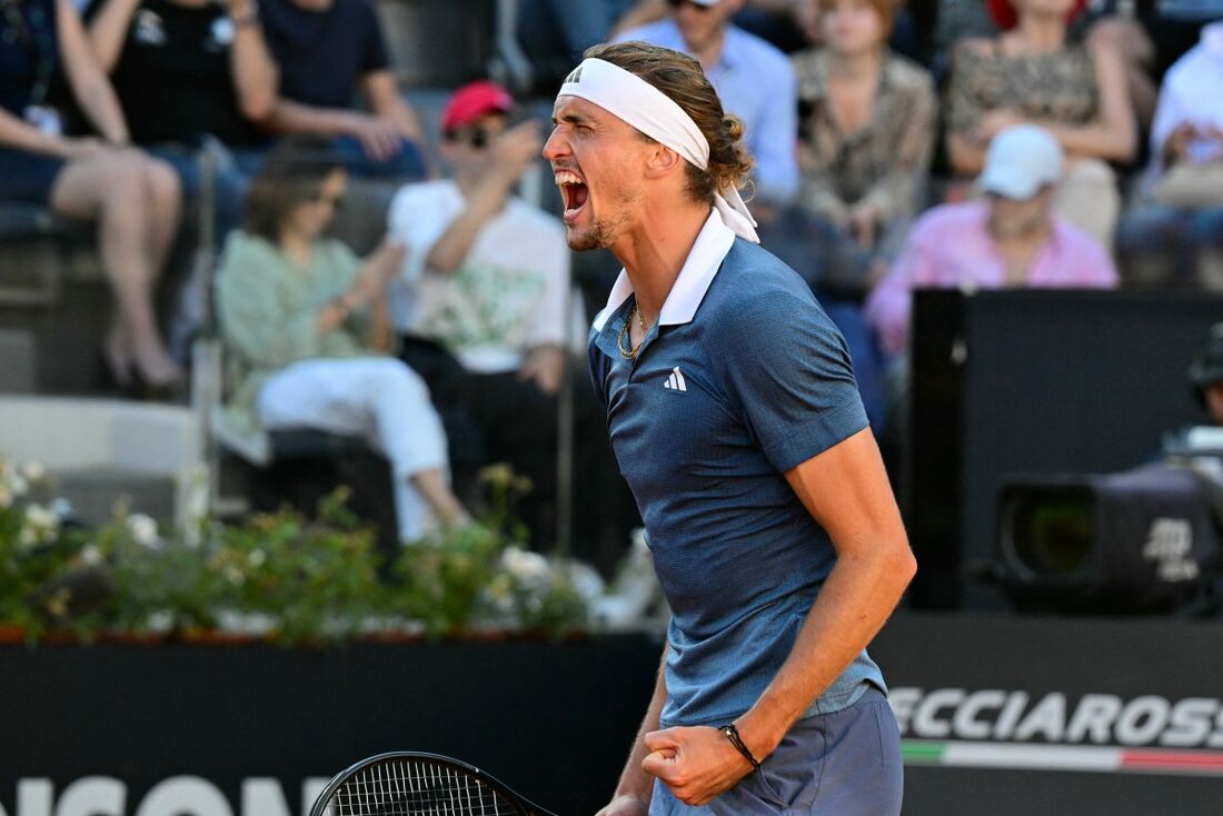 O alemão Alexander Zverev comemora após vencer a semifinal contra o chileno Alejandro Tabilo