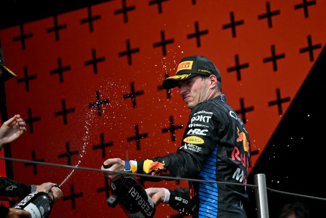 Verstappen celebra vitória em Ímola