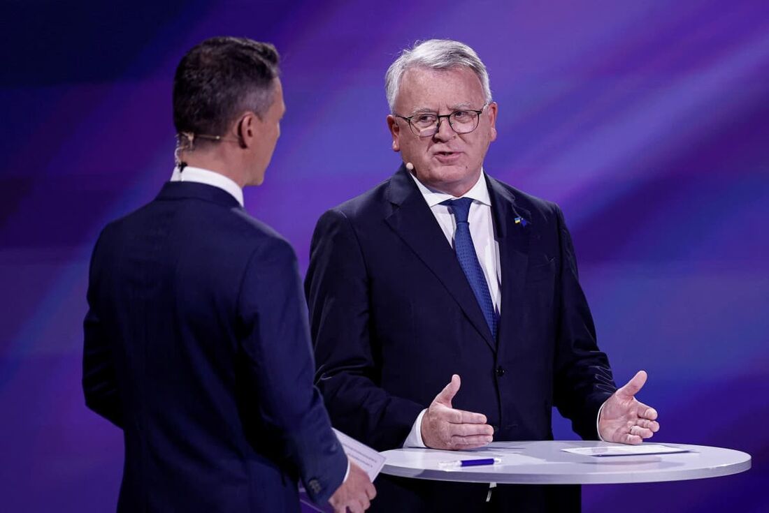 Candidato luxemburguês do Partido Socialista Europeu à presidência da Comissão Europeia, Nicolas Schmit discursa durante debate no Parlamento Europeu em Bruxelas.