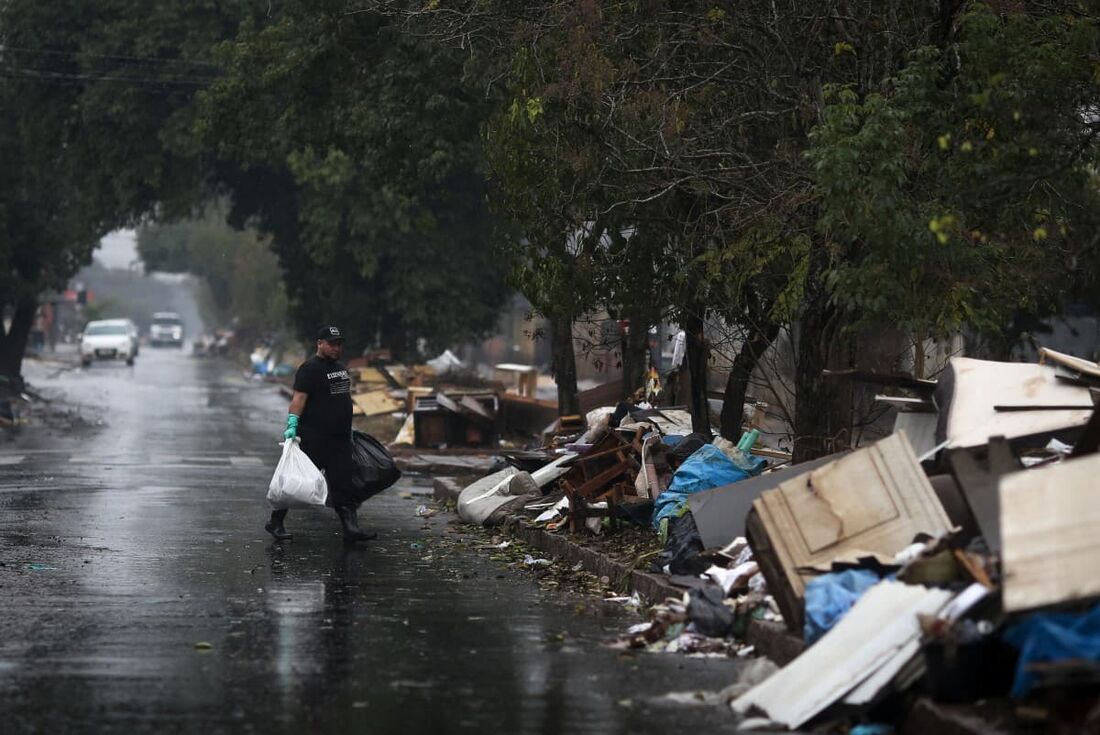 Bairro Sarandi, um dos mais atingidos pelas fortes chuvas em Porto Alegre, Rio Grande do Sul