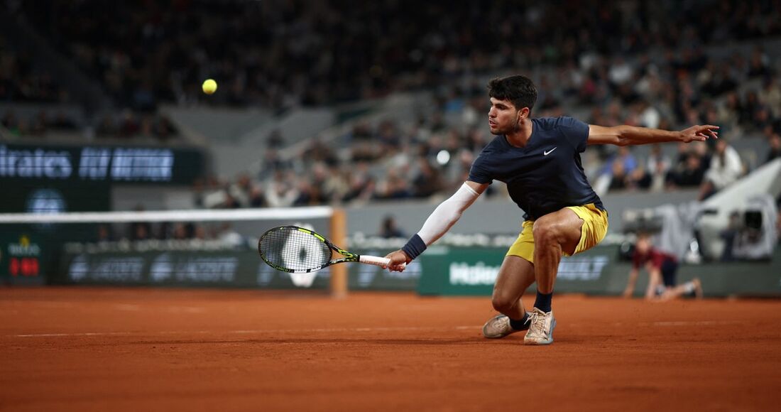 Carlos Alcaraz, tenista espanhol, avança em Roland Garros 