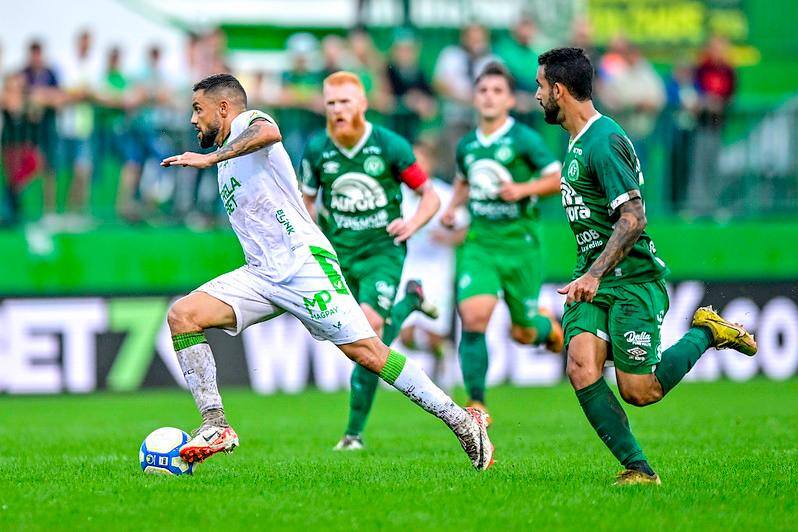 América empata por 2 a 2 com a Chapecoense na Arena Condá