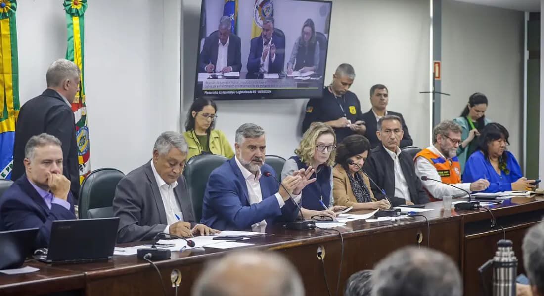 Paulo Pimenta e ministros em reunião com as bancadas dos partidos no Congreso Nacional sobre a situação do Rio Grande do Sul