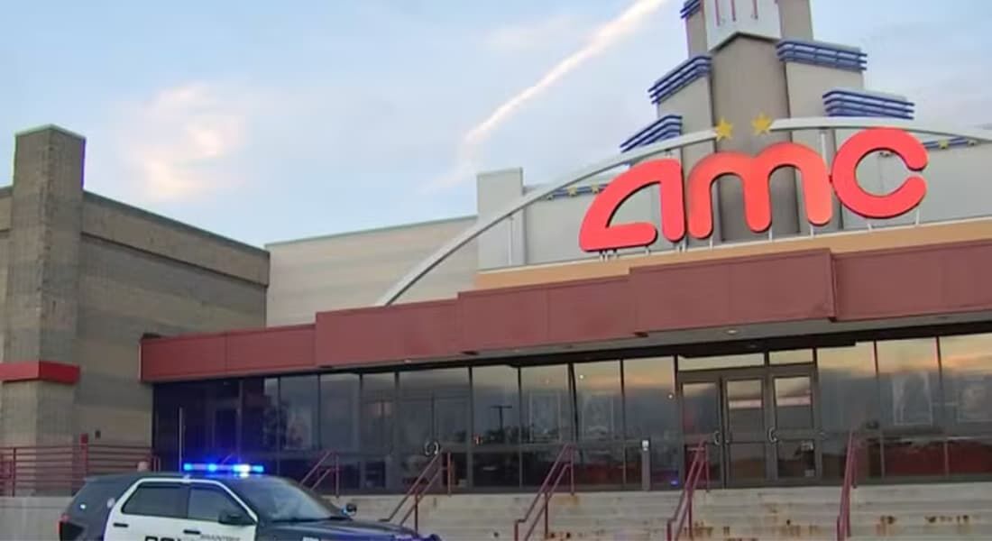 Ataque aconteceu em sala de cinema da rede AMC, em Braintree, localidade ao sul de Boston