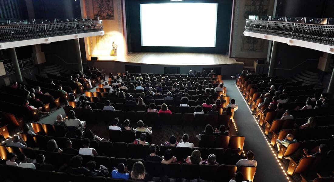 Sessão de cinema no Teatro do Parque