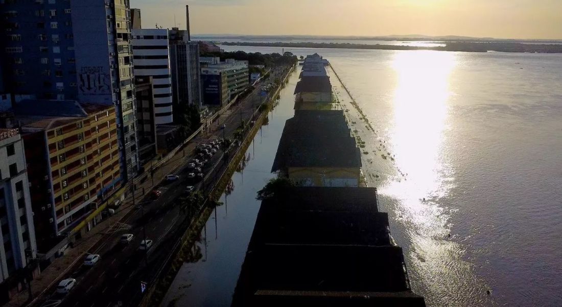 Porto Alegre fecha comportas de segurança para evitar nova inundação