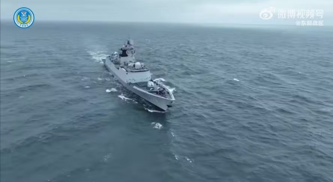 Navio de guerra chinês em exercício militar ao redor de Taiwan