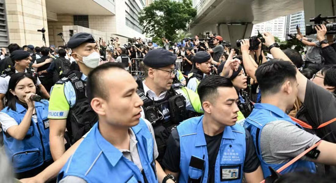 Polícia de Hong Kong controla acesso a tribunal durante julgamento de ativistas pró-democracia