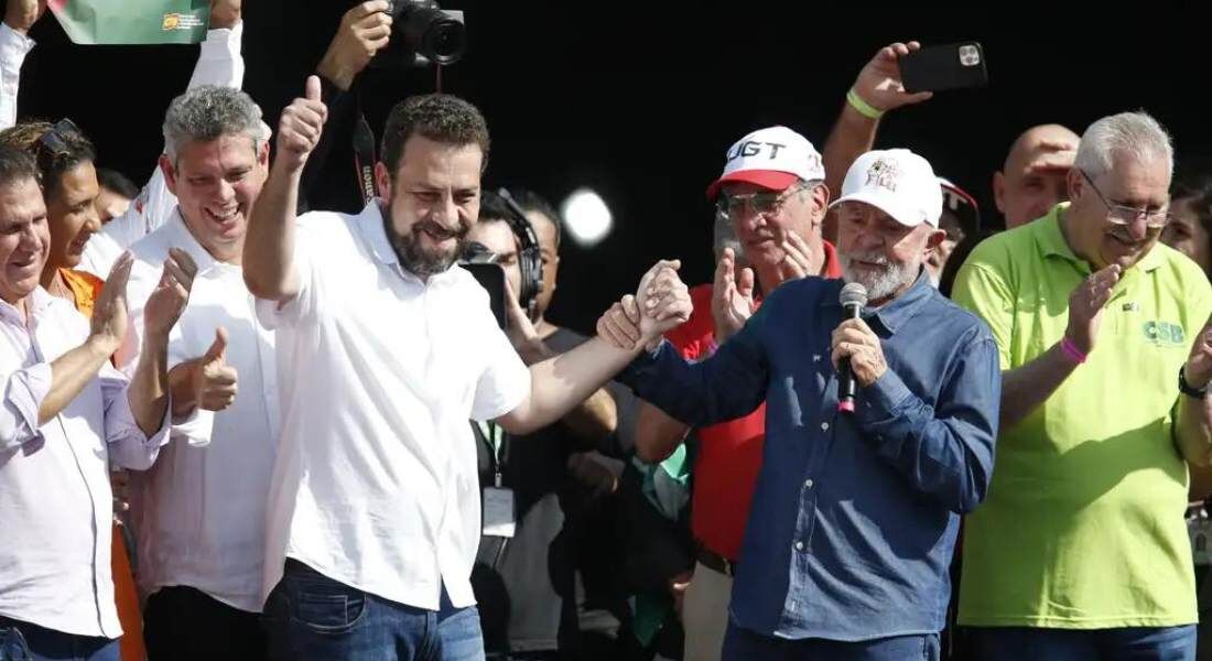 Durante ato do 1&ordm; de maio, Lula pediu votos para Boulos