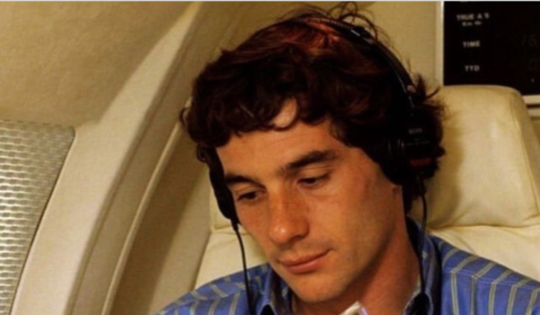 Web resgata imagem de Ayrton Senna ouvindo disco de Madonna