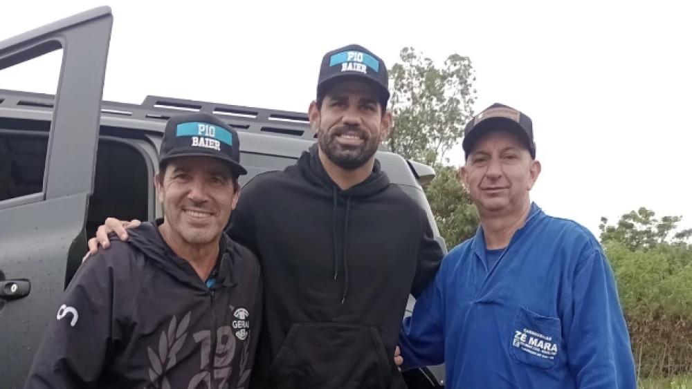 Diego Costa, do Grêmio, está ajudando vítimas das enchentes no Rio Grande do Sul