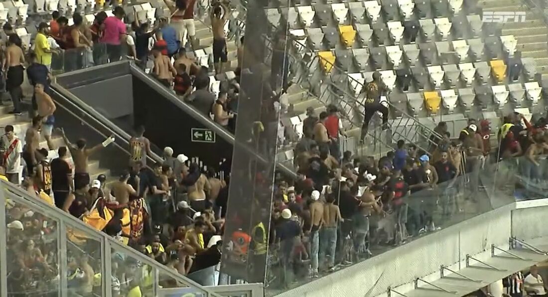 Confusão no setor visitante da Arena MRV