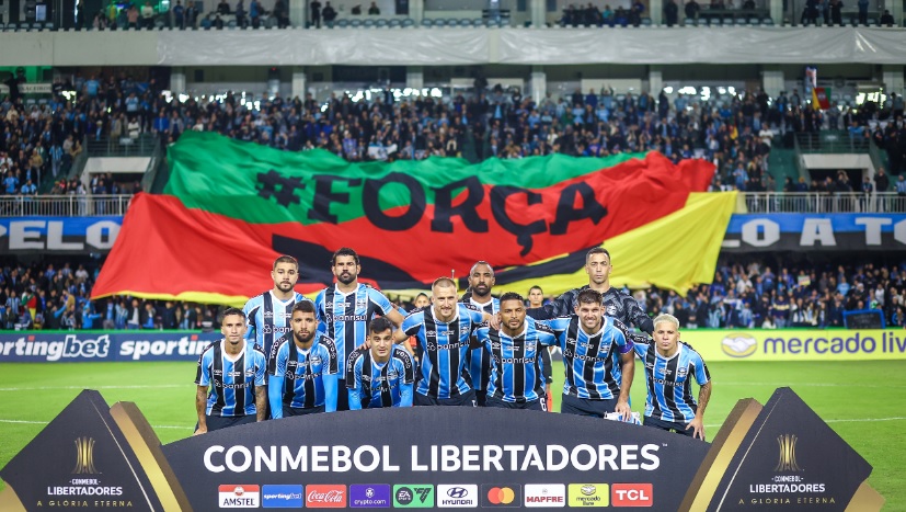 Jogadores do Grêmio, no Couto Pereira, antes da bola rolar pela Libertadores