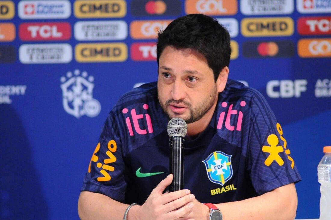 Arthur Elias, técnico da Seleção Brasileira feminina 