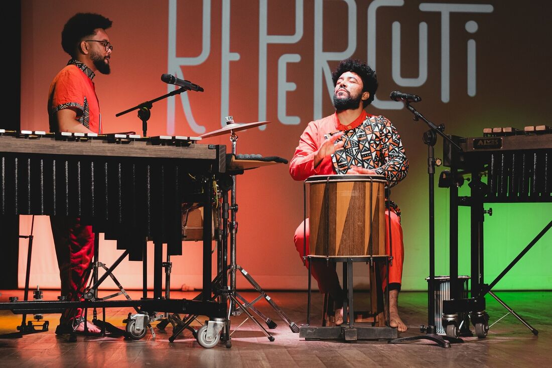 Duo Repercuti apresenta "O Som das Baquetas Convida os Tambores da Xambá", no Teatro Hermilo