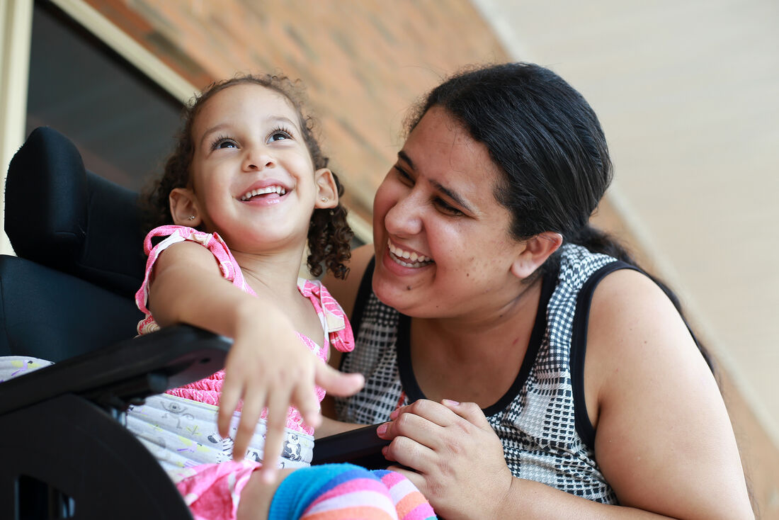 Cansadas do apagamento, mães comentam suas vivências com o maternar atípico 