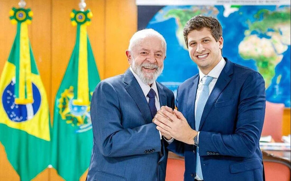 Presidente Lula ao lado do prefeito João Campos