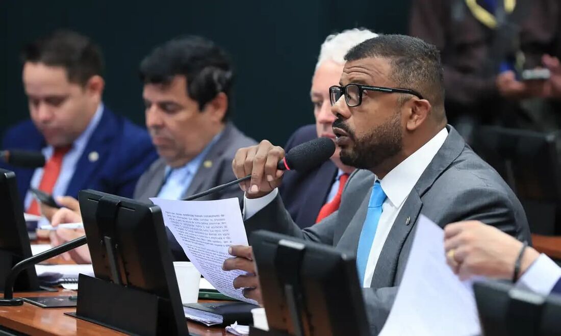 Conselho arquiva representação contra deputado por violência doméstica