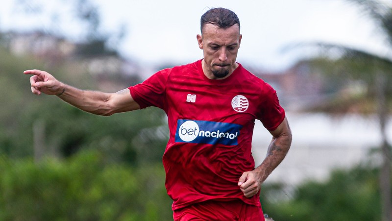 Paulo Sérgio durante treino do Náutico